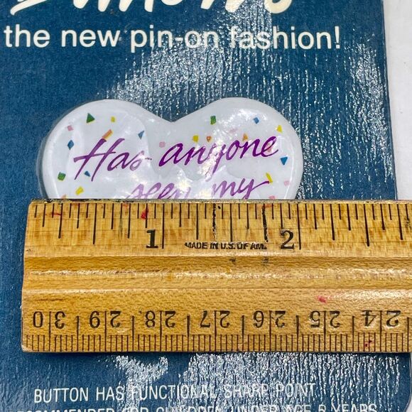 Lot of 2 VTG 1986 Heart Funny Pin Back Buttons – "Has anyone seen my love life" - Picture 3 of 4